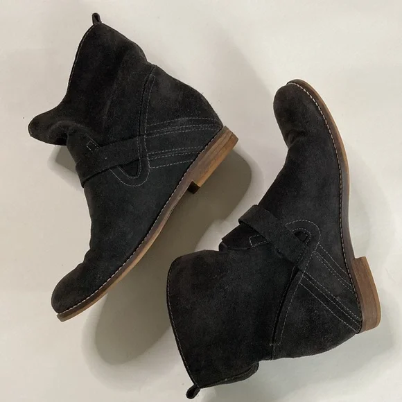 Dolce Vita Prestley Black Suede Ankle Boots - Picture 2 of 11